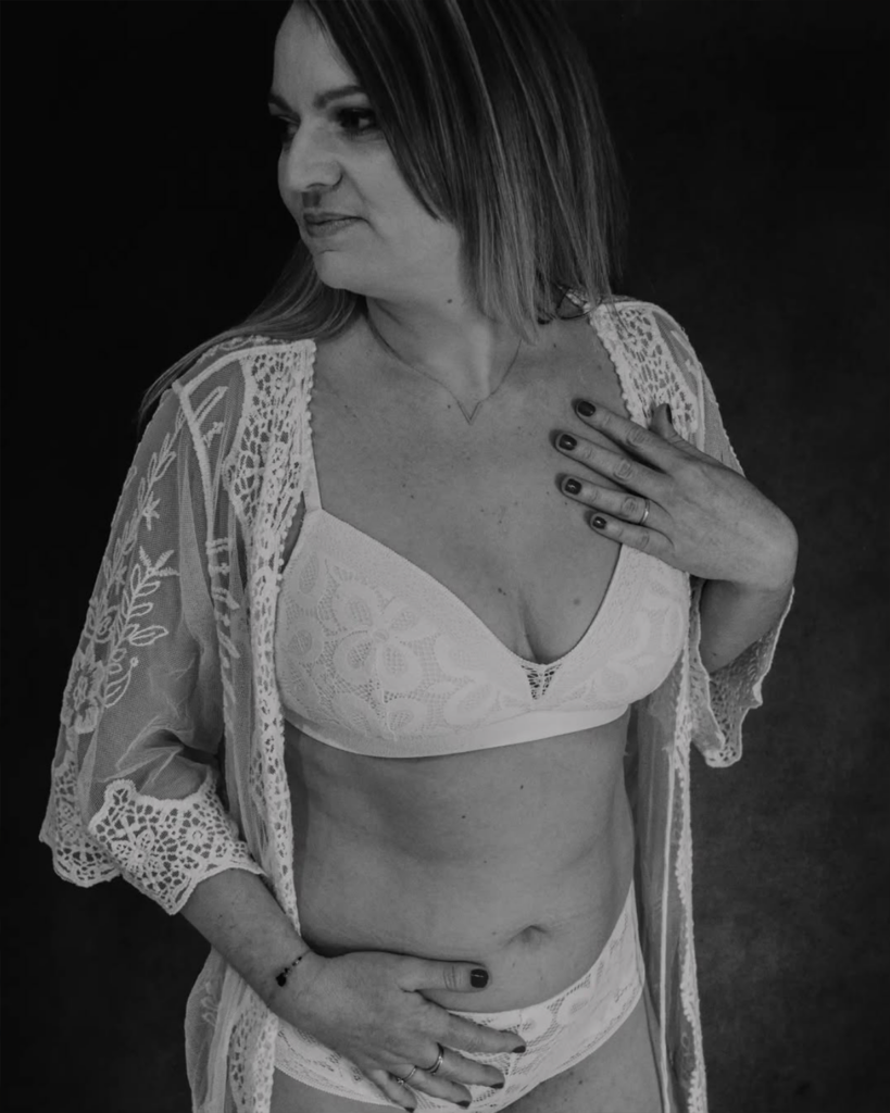 Photographie boudoir élégante et respectueuse, réalisée dans le Tarn