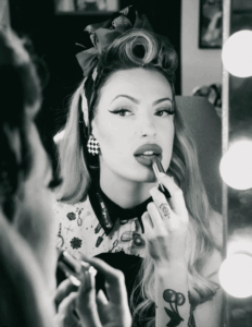 Portrait artistique du reflet d'une femme — De l’œil de Bey