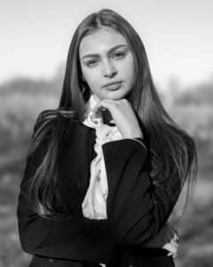 Portrait noir et blanc d'une jeune femme — De l’œil de Bey