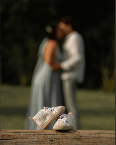 Photo artistique de grossesse prise en extérieur dans le Tarn