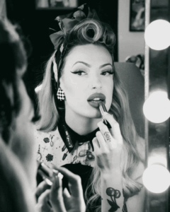 Portrait artistique du reflet d'une femme — De l’œil de Bey